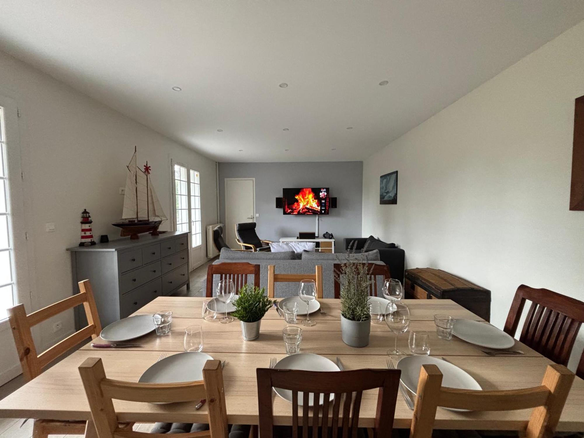 La Fromagerie Maison Lumineuse Et Spacieuse Beau Sejour 5 Ch 2 Wc 1 Sdb Grand Jardin Clos 5Mn A Pied Commerces 10 Mn Plage Omaha Beach Proche Plages Du Debarquement Trevieres 외부 사진